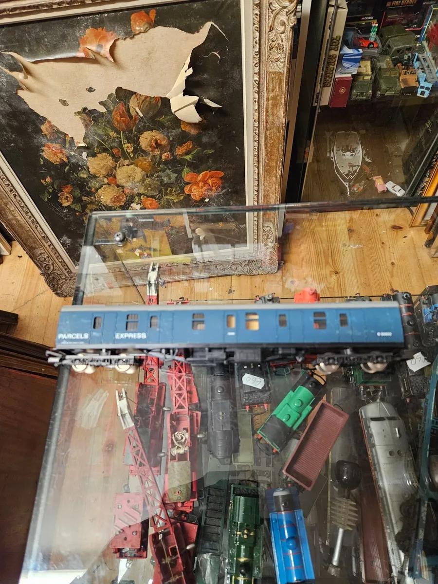 Hornby Lima OO Gauge Parcel Van - Image 1