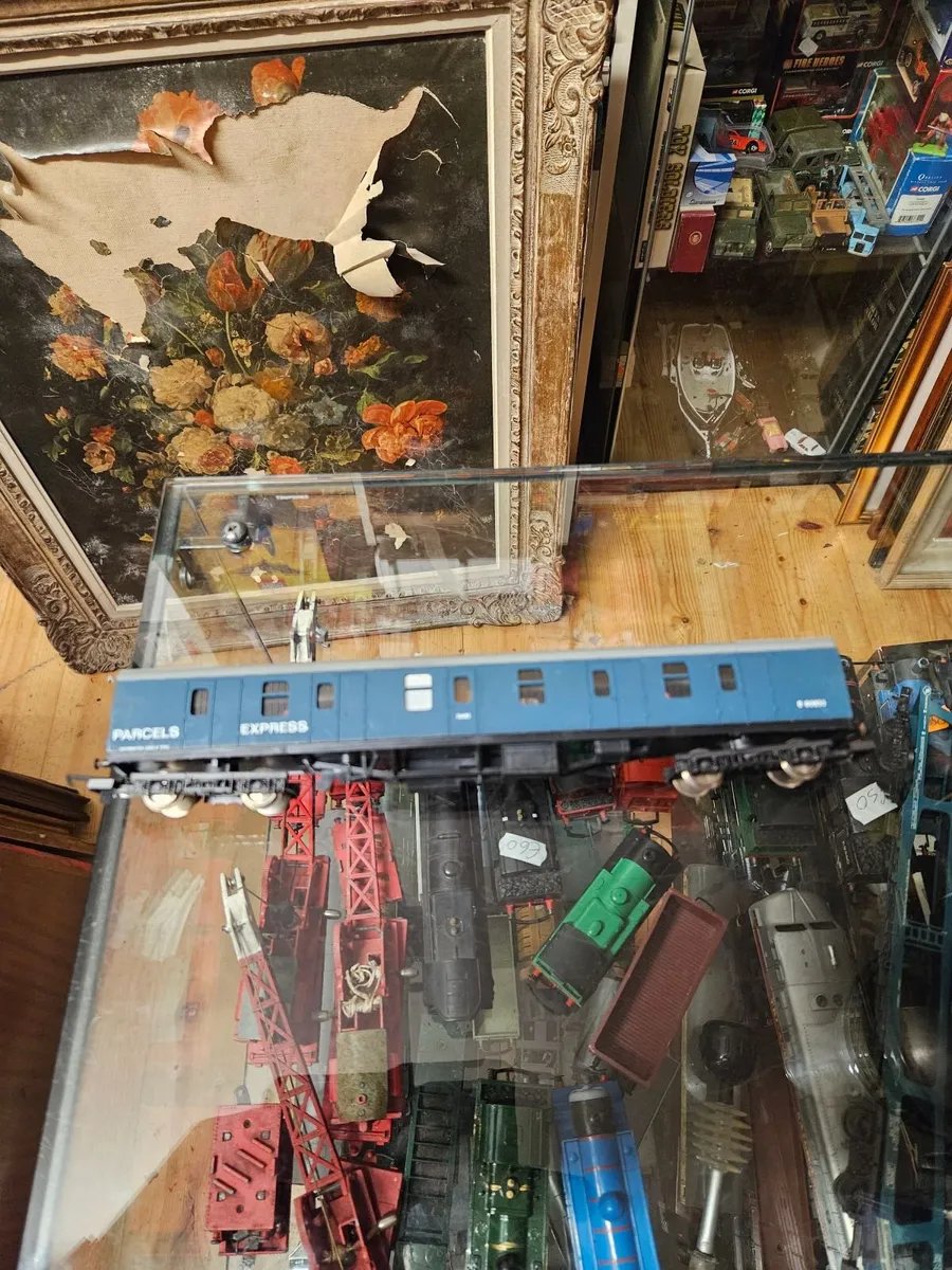 Hornby Lima OO Gauge Parcel Van - Image 2