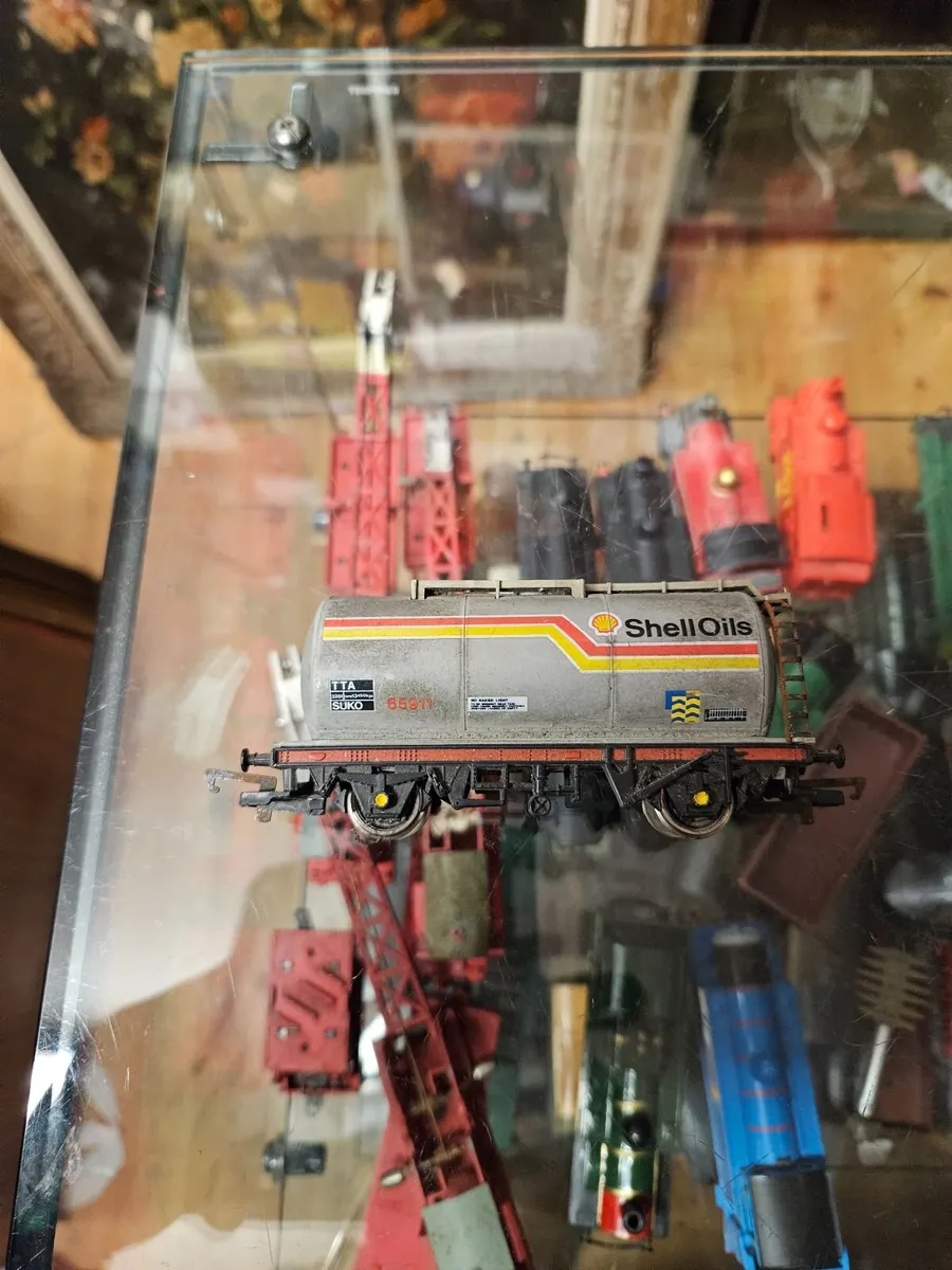 Hornby OO Gauge Tanker Wagon - Image 2