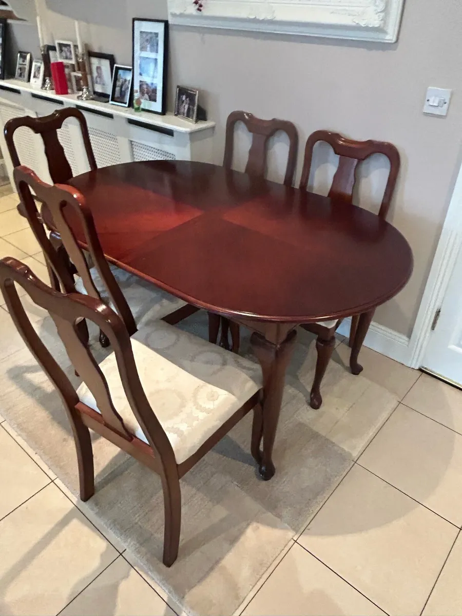 Table and 6 chairs - Image 2