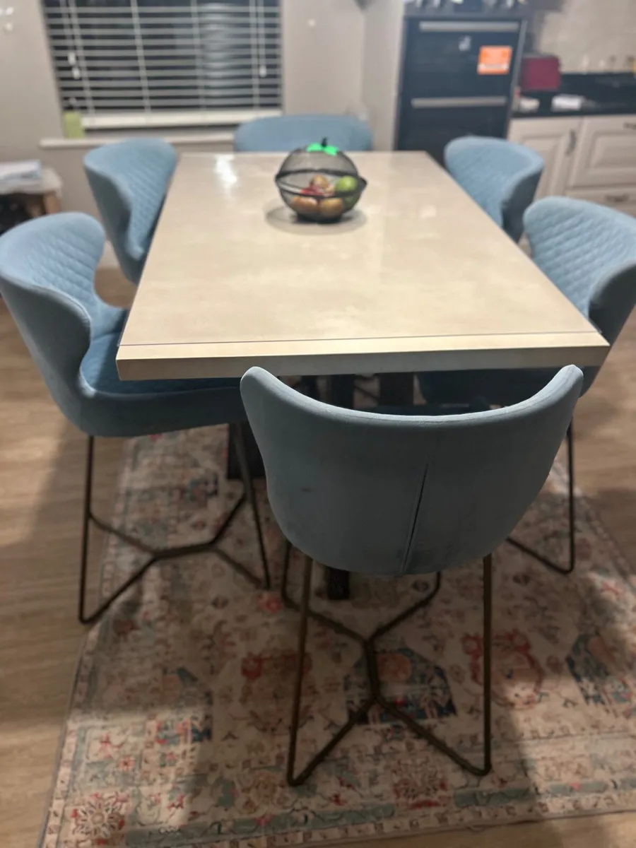 Modern table and 6 chairs - Image 1