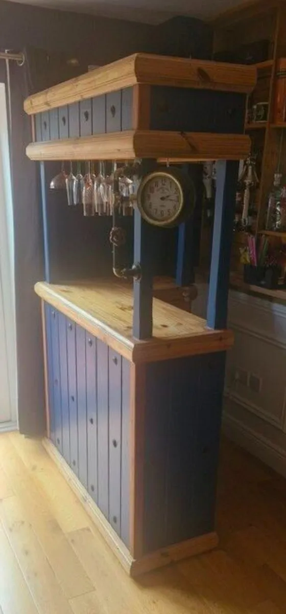 Mexican pine/Navy L shaped home bar woth 2 Stools - Image 3