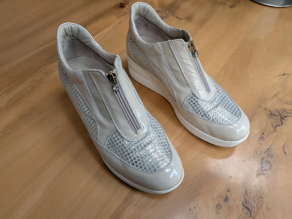 Ladies Shoes - Image 1