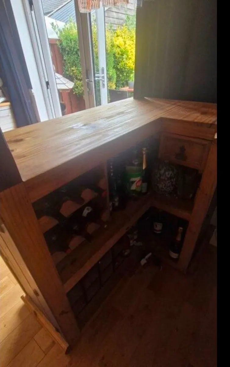 Mexican pine/Navy L shaped home bar woth 2 Stools - Image 4