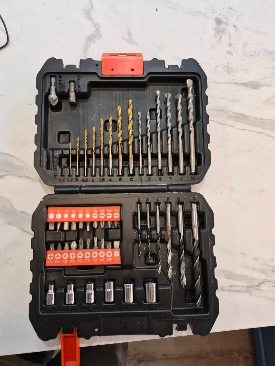 18V cordless hammer drill with 50 piece bit set - Image 2