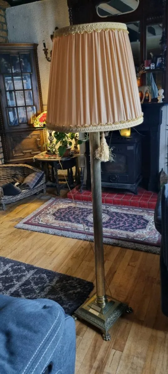 ANTIQUE SOLID VERY  HEAVY BRASS  FREE SHADE - Image 2