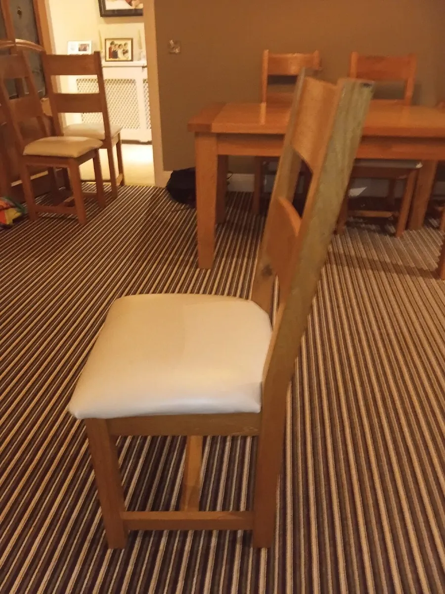 Heavy extendable table and 8 chairs - Image 3