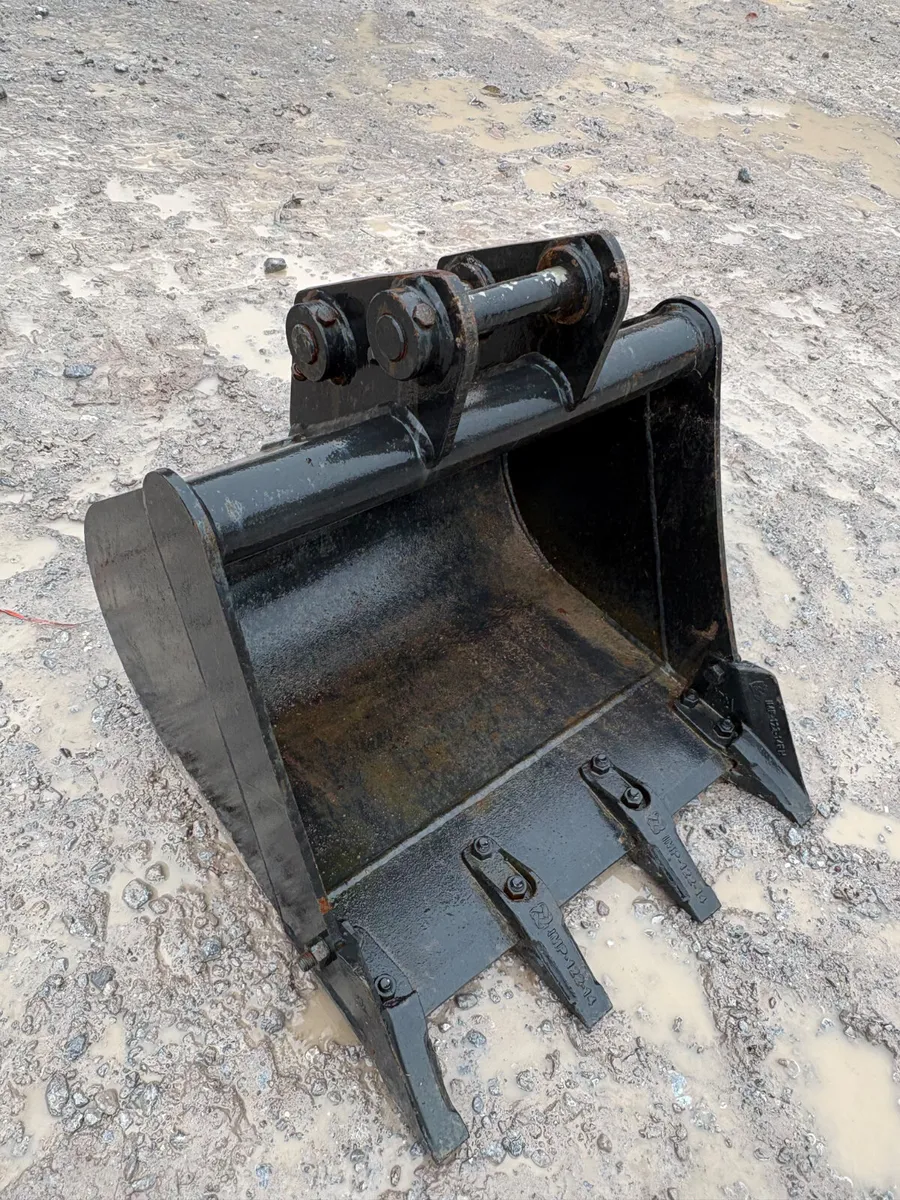 2 foot digging bucket 35mm pins - Image 1