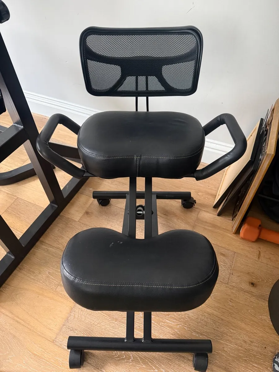 Ergonomic kneeling office chair - Image 1