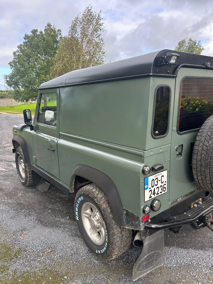 Land Rover Defender 2003 - Image 3