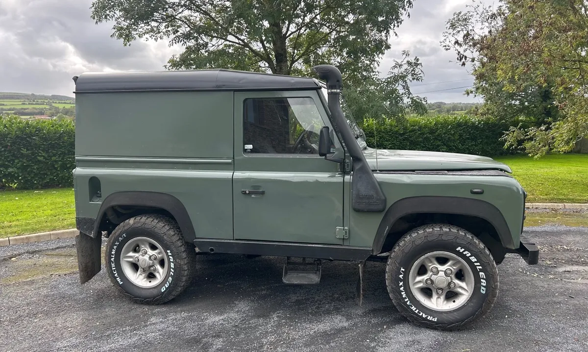 Land Rover Defender 2003 - Image 4