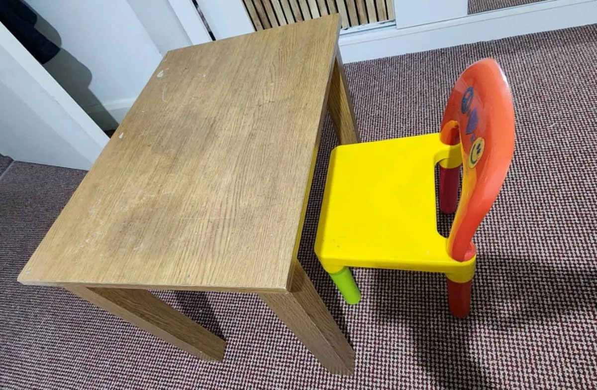 Kids samll wood table and chair open offer - Image 1