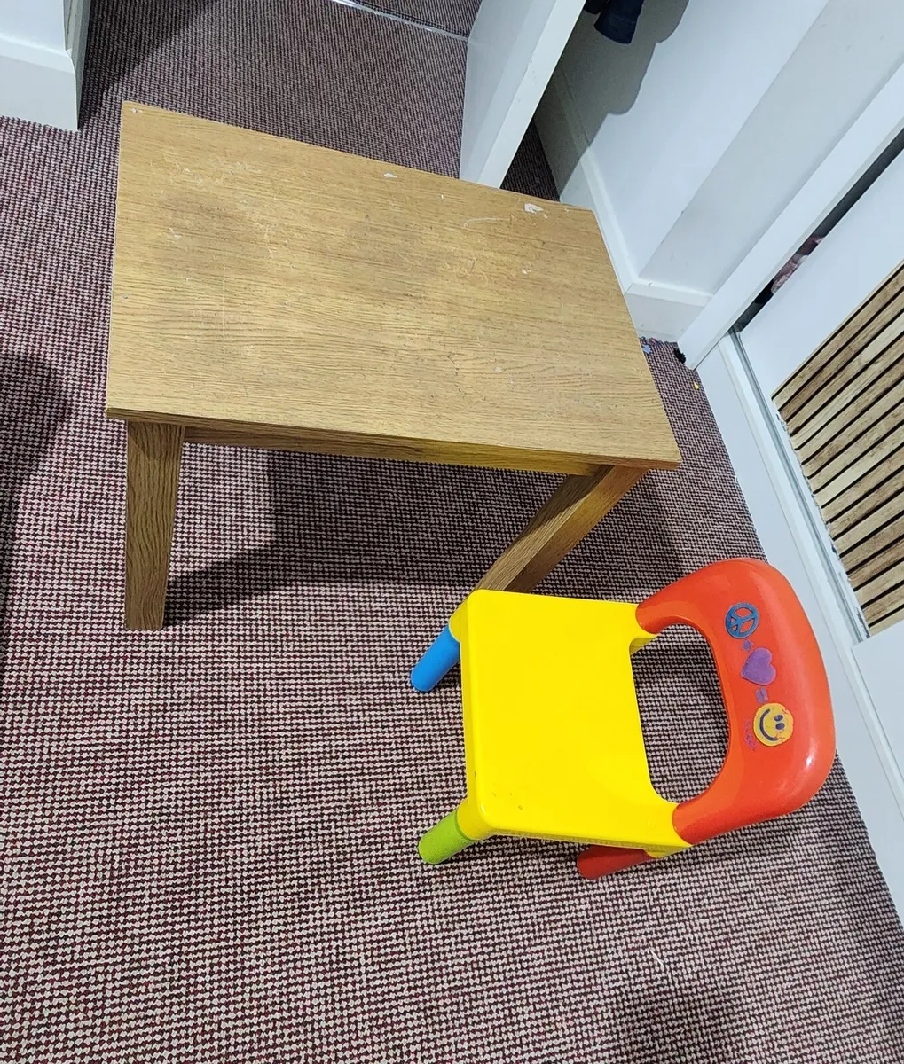 Kids samll wood table and chair open offer - Image 2