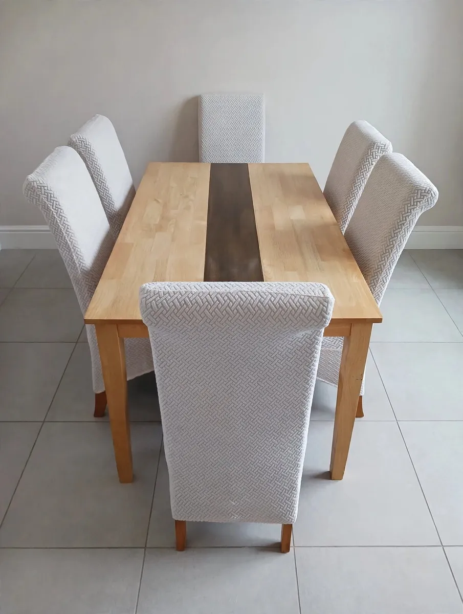 Kitchen table and chairs - Image 1