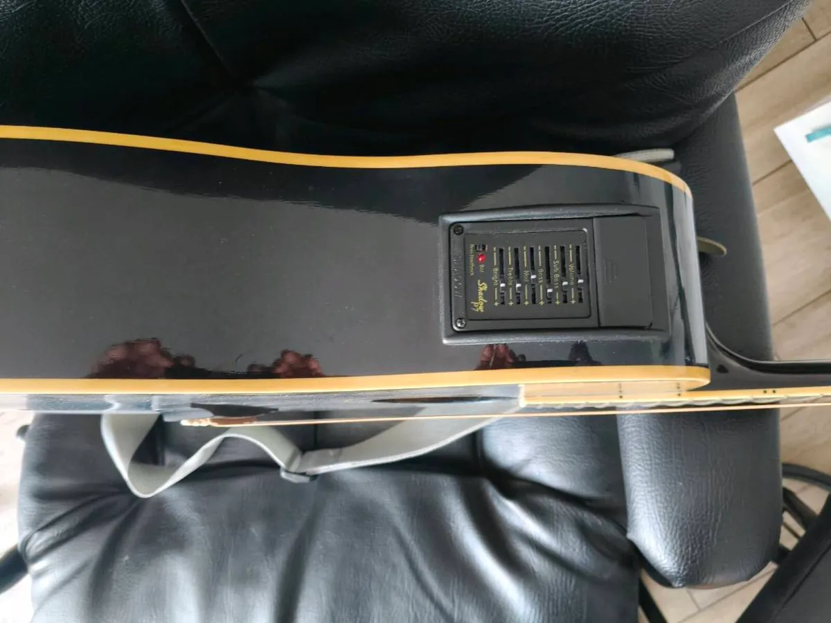 Guitar - Image 4