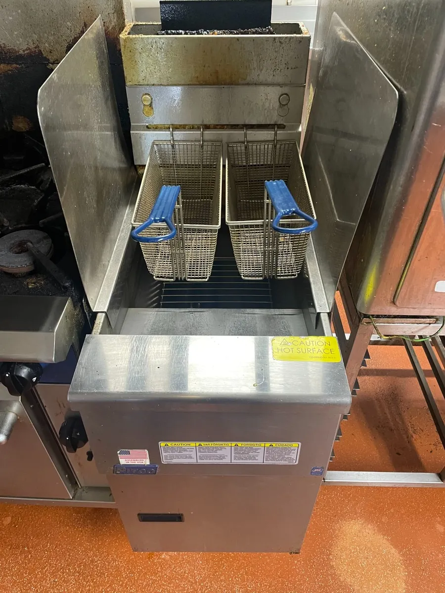 Pitco Commercial Fryer - double basket - Image 1