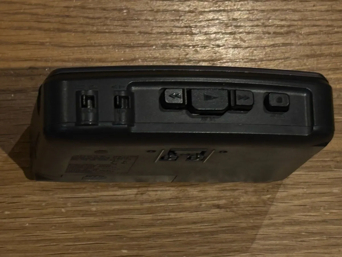 Sony wm-fx475 Walkman - Image 3