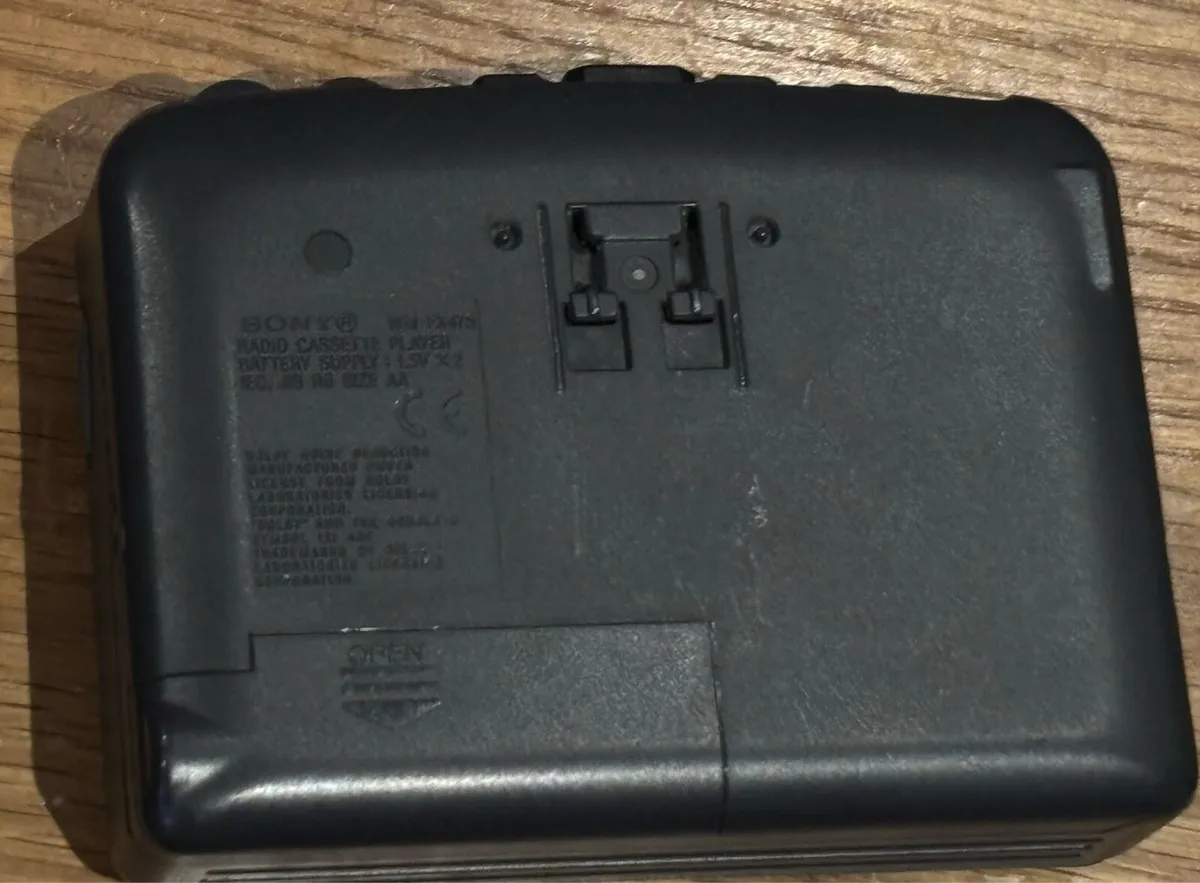 Sony wm-fx475 Walkman - Image 2