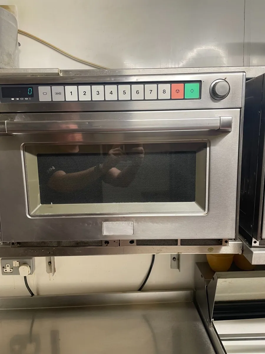 Microwave Commercial - Panasonic - Image 2