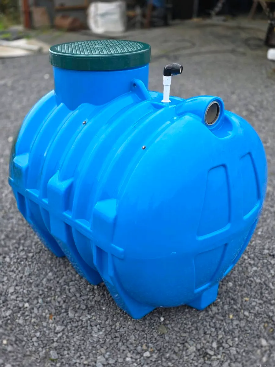 Wastewater treatment tank *2,000 liter capacity* - Image 1