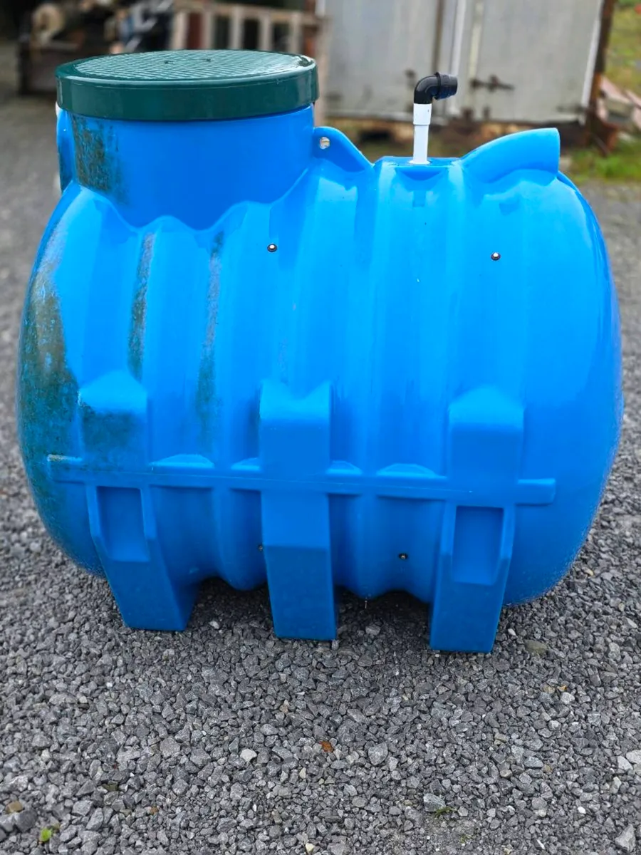 Wastewater treatment tank *2,000 liter capacity* - Image 3