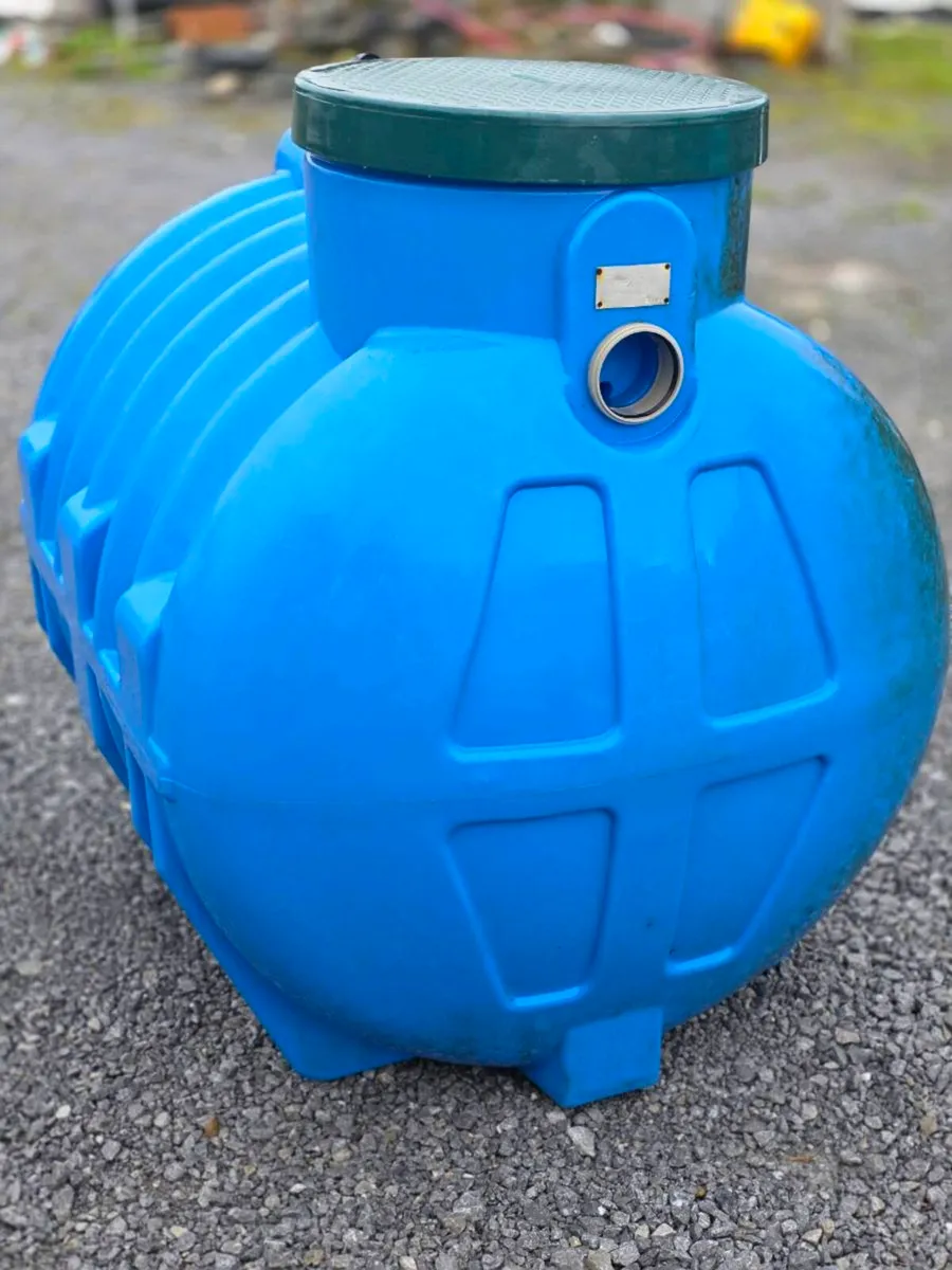 Wastewater treatment tank *2,000 liter capacity* - Image 4