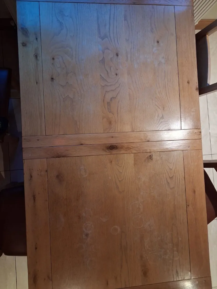 Solid oak extendable kitchen table & 6 chairs - Image 2