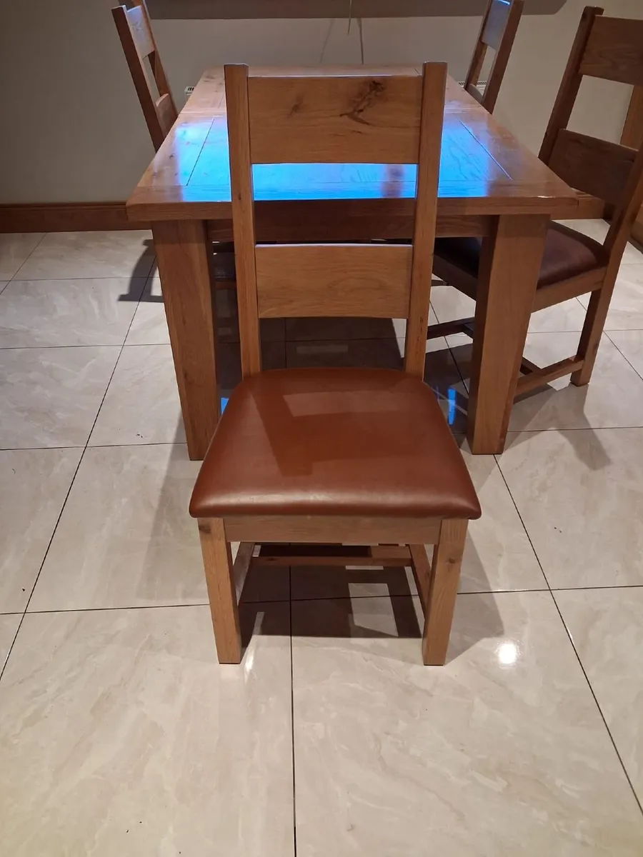 Solid oak extendable kitchen table & 6 chairs - Image 3