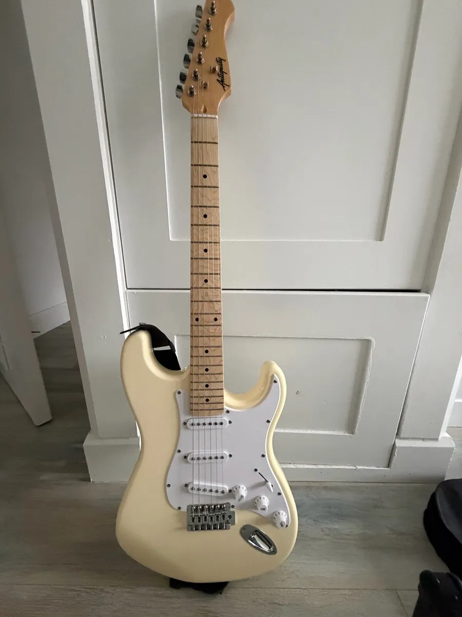 Guitar - Image 4