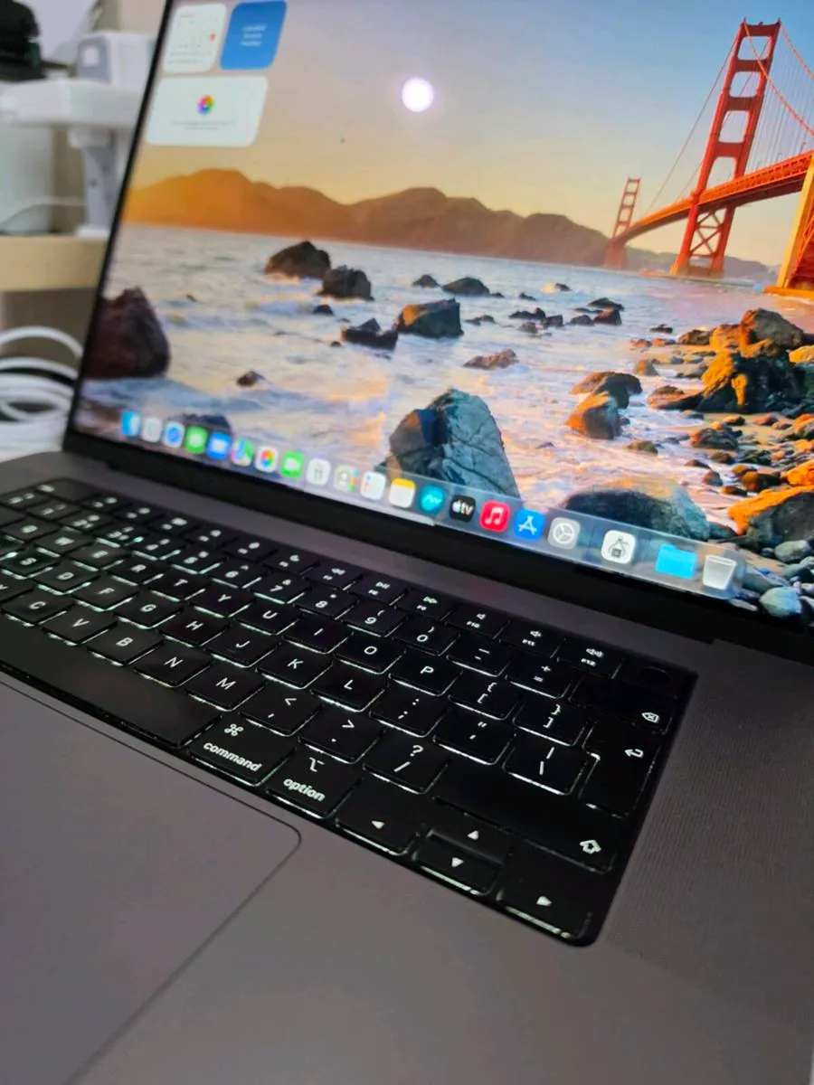 MacBook Pro M1 Pro - Image 2