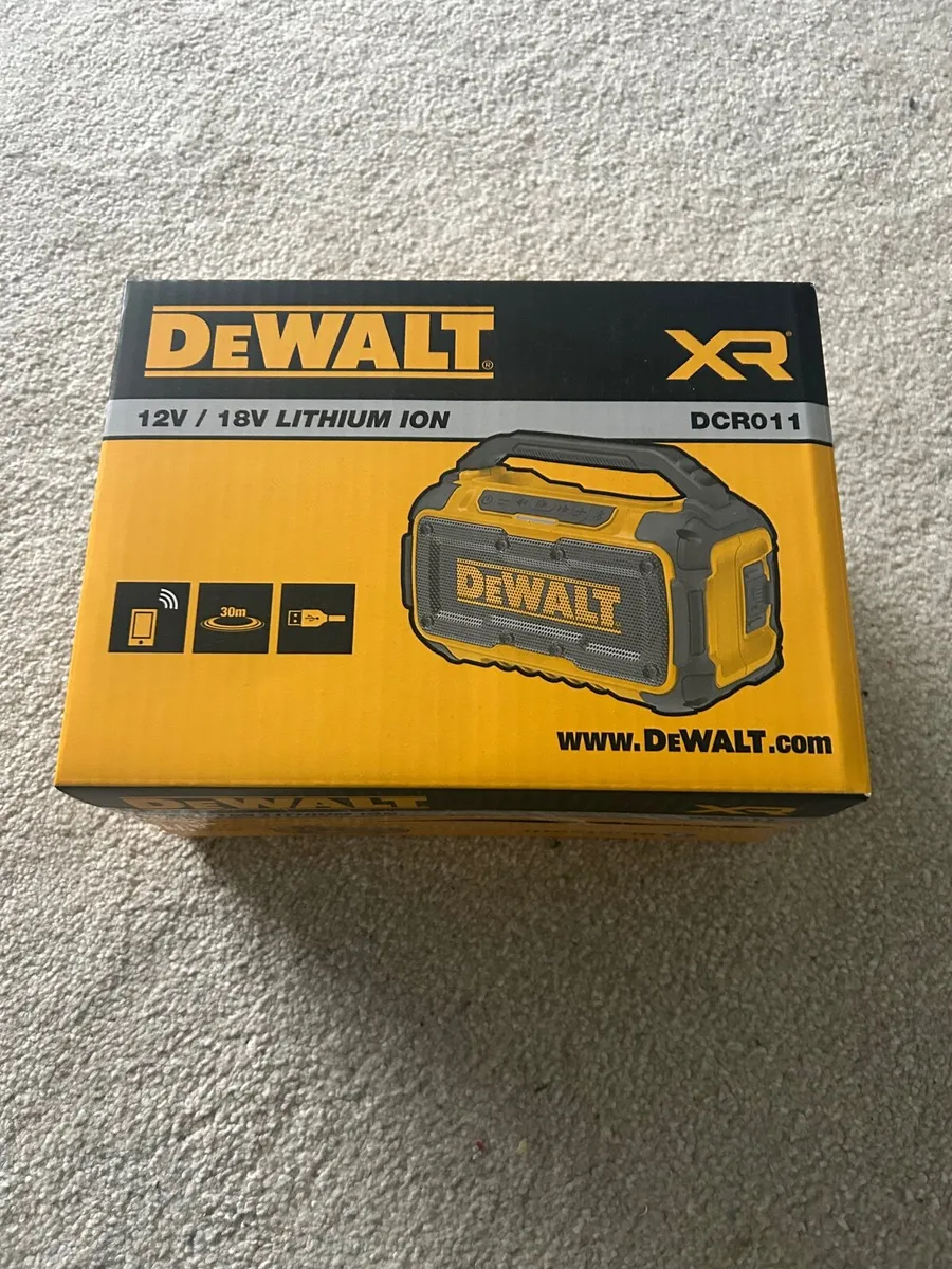 Dewalt battery radio - Image 3