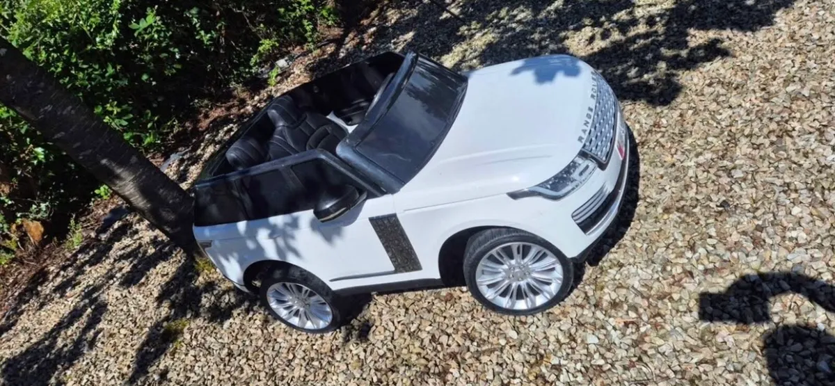 Kids battery operated Range Rover - Image 1