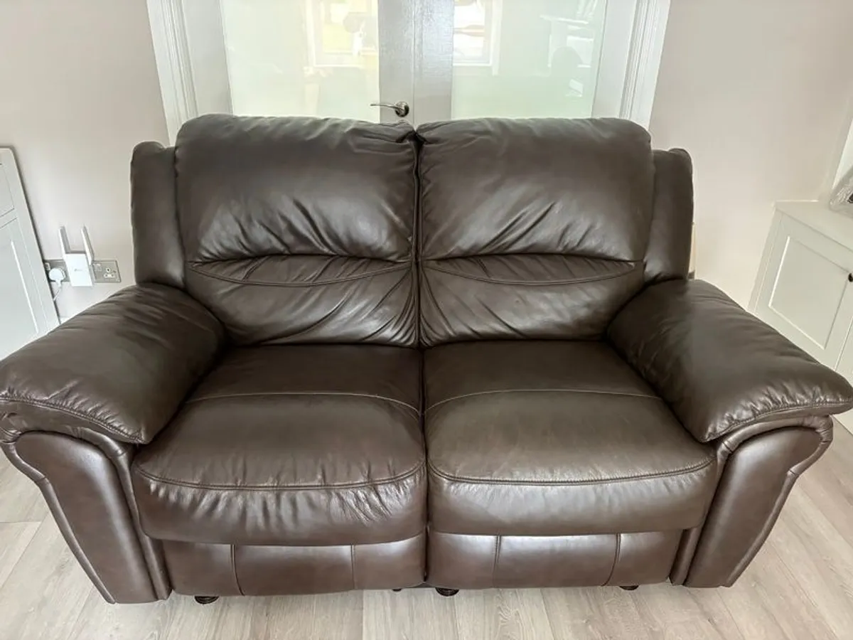 Brown leather suite 3 + 2 seater - Image 1