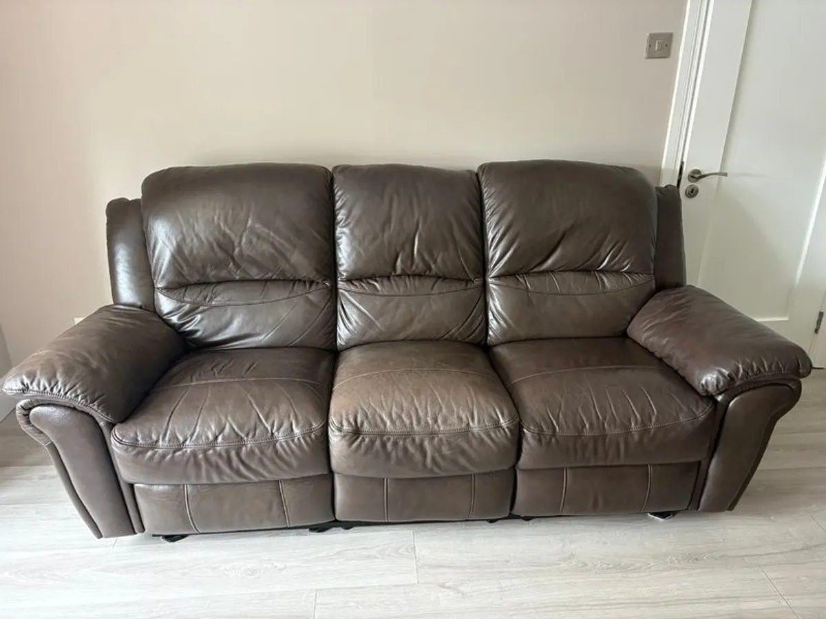 Brown leather suite 3 + 2 seater - Image 2