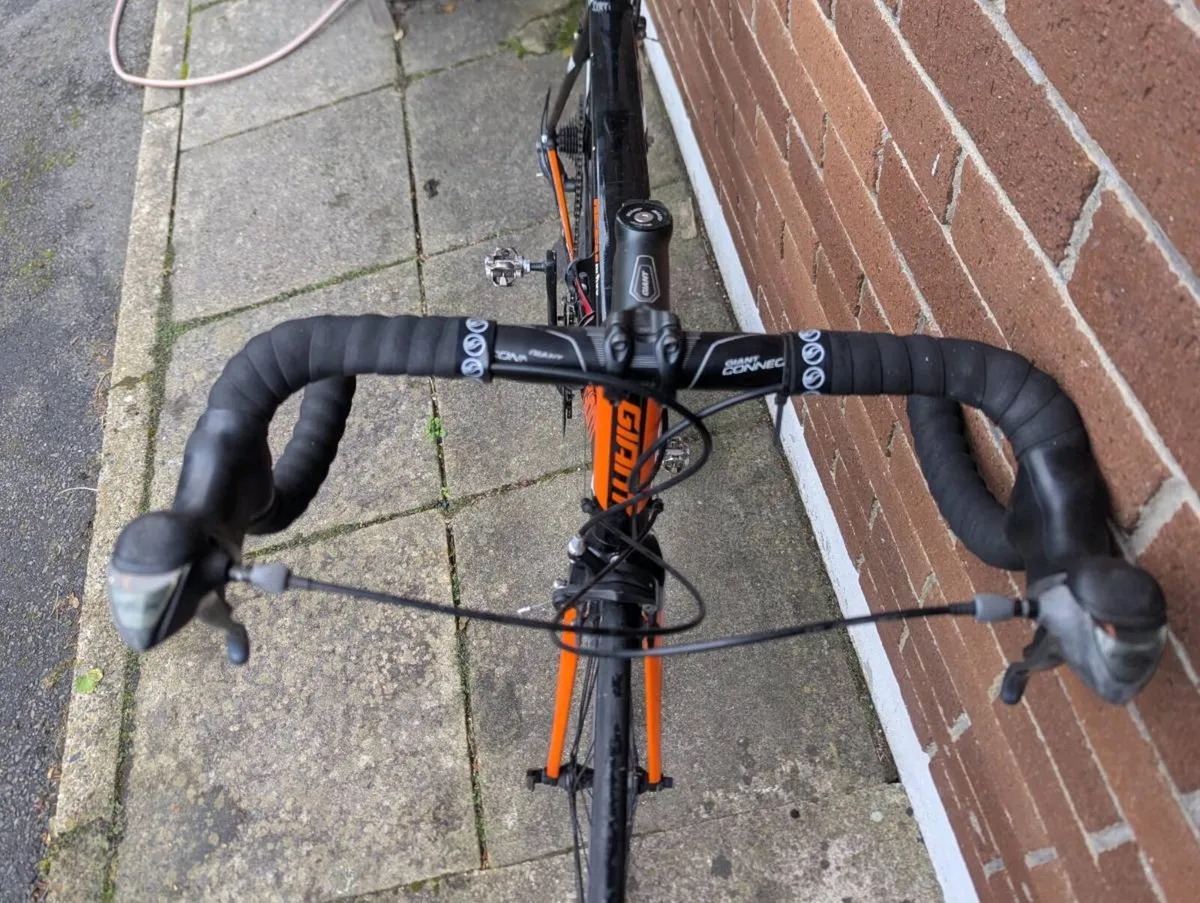 Giant Defy 4 road bike M/L frame - Image 2