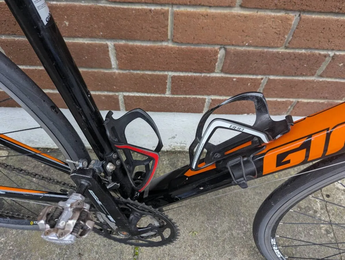 Giant Defy 4 road bike M/L frame - Image 4