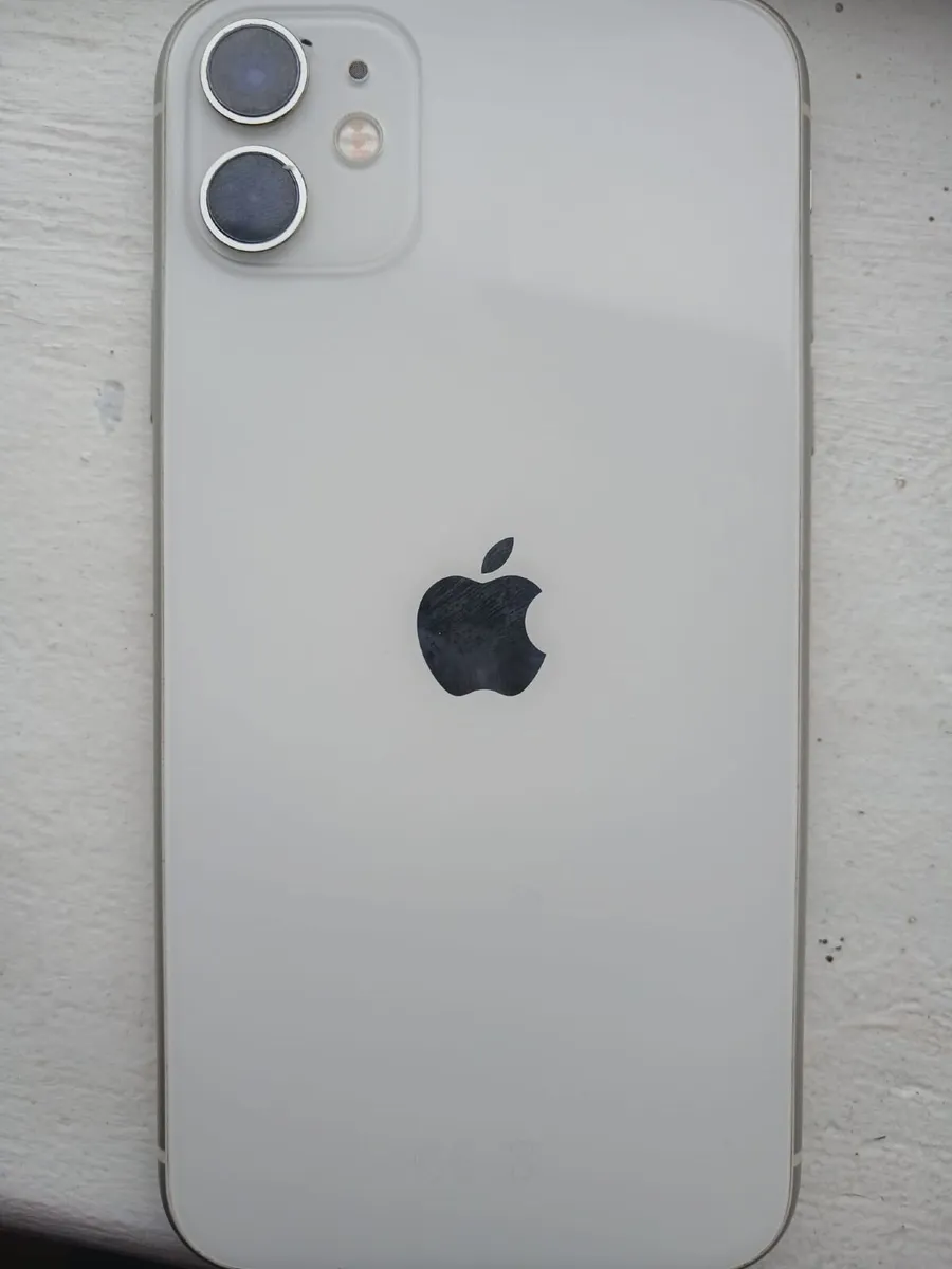 IPhone 11. - Image 1