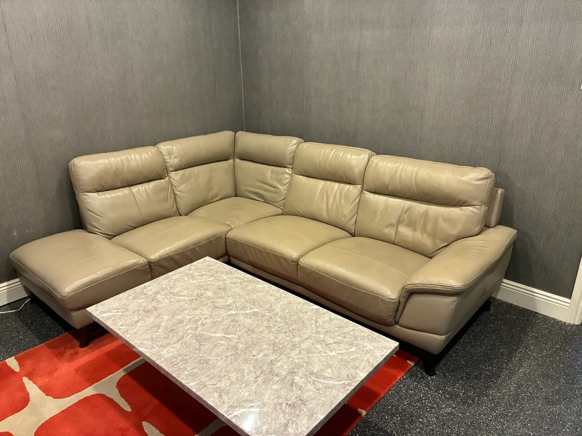 Corner Leather couch - Image 2