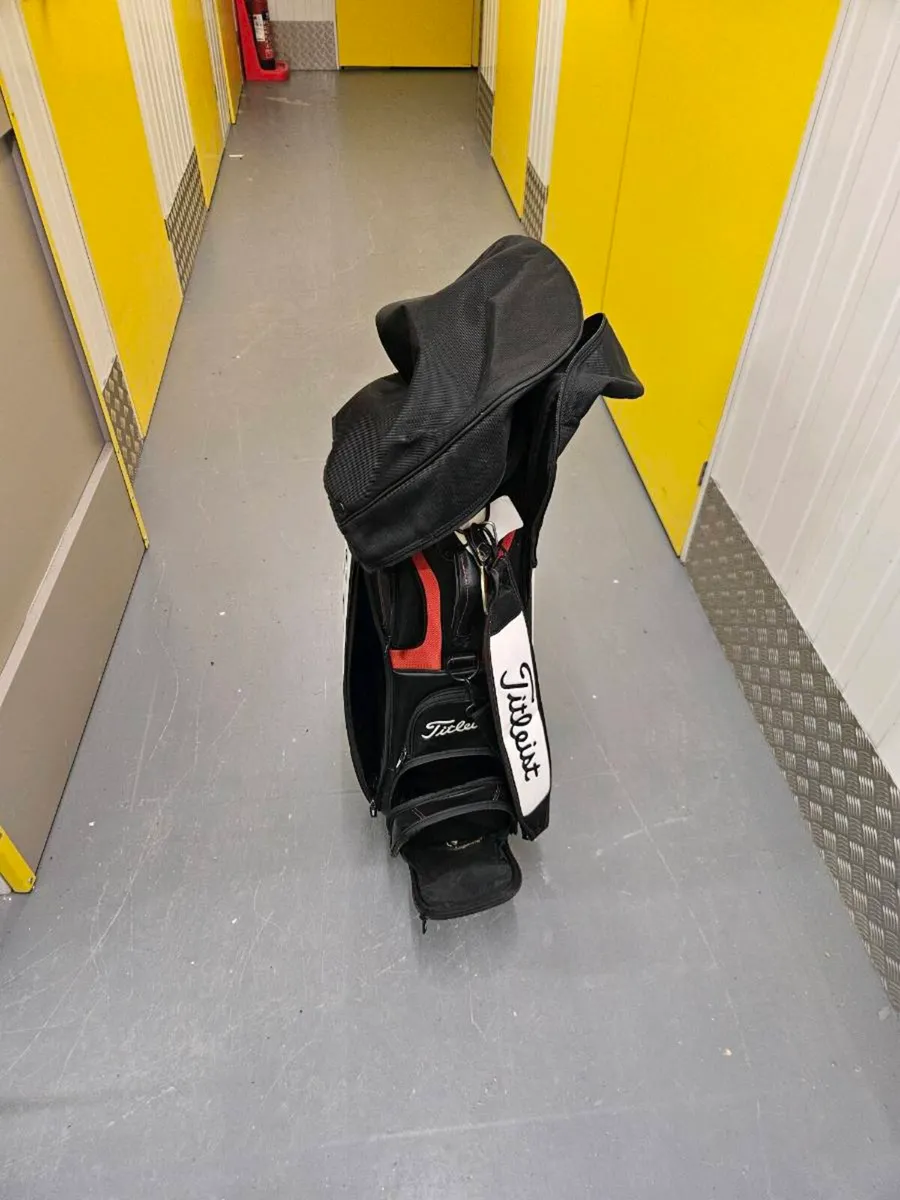 Titleist golf bag - Image 1