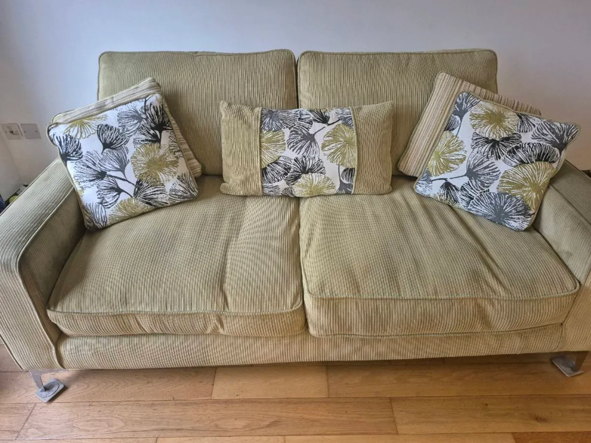 2 seater couch 188cm x 112cm - Image 1