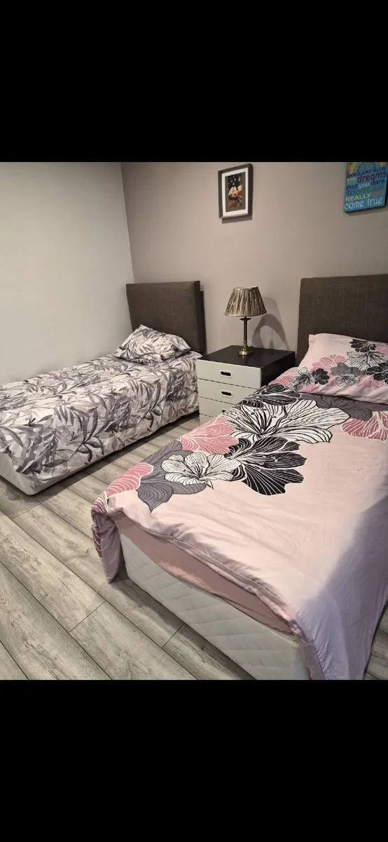 Single beds - Image 2