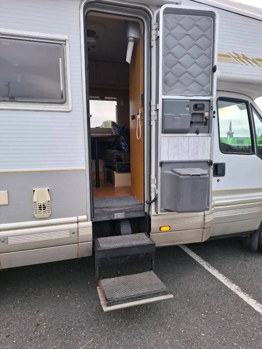 6 berth Fiat Ducato Lakia Campervan - Image 4