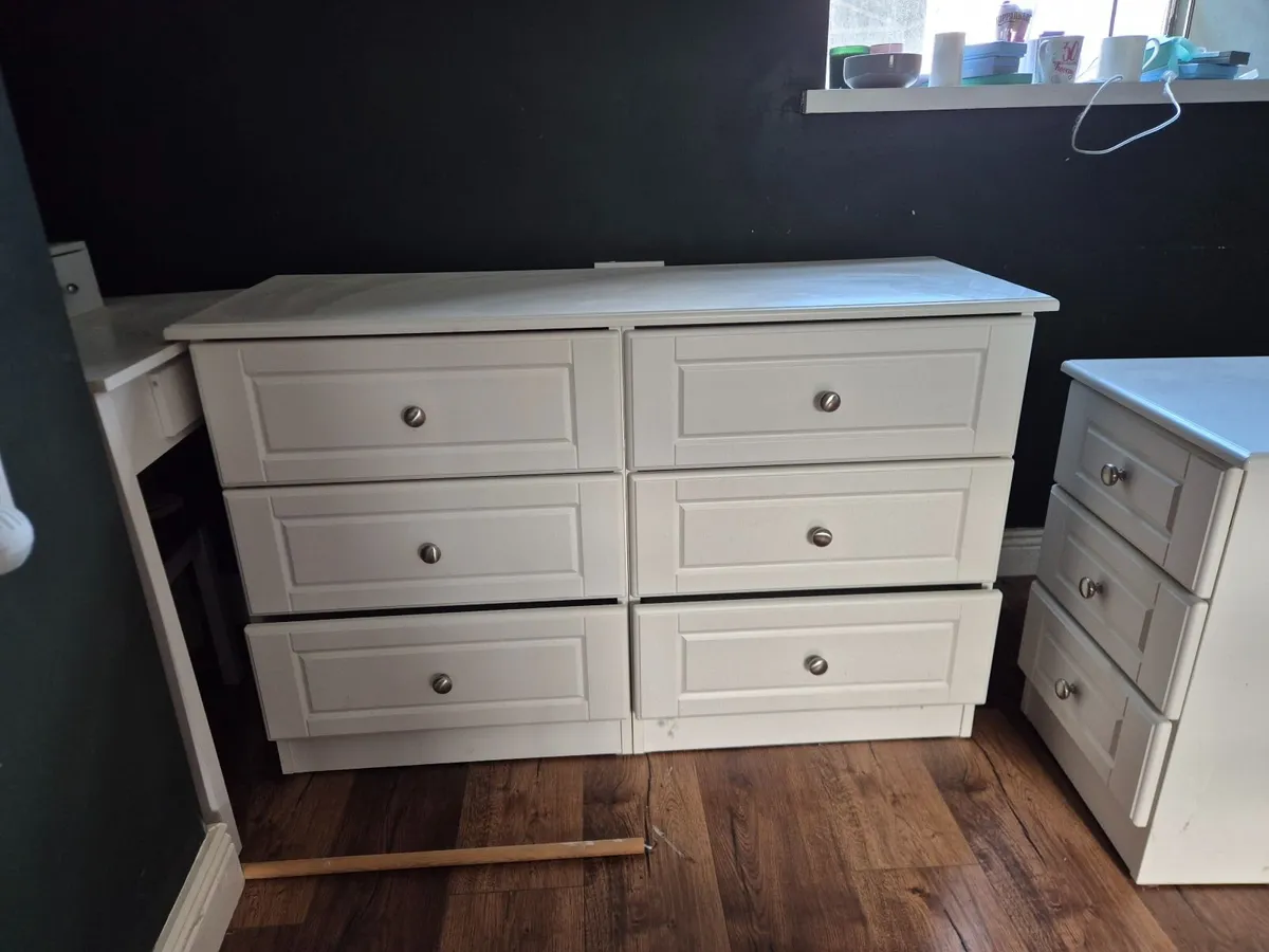Bedroom furniture - Image 2