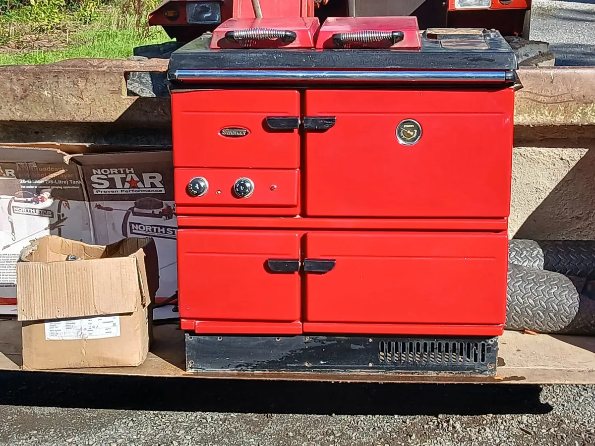 Stanley Red Donard oil cooker - Image 1