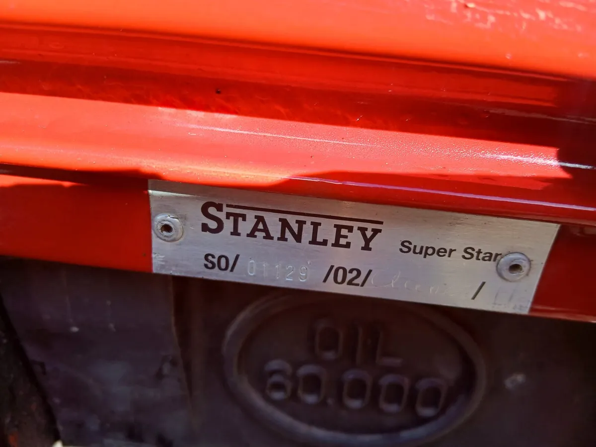 Stanley Red Donard oil cooker - Image 3