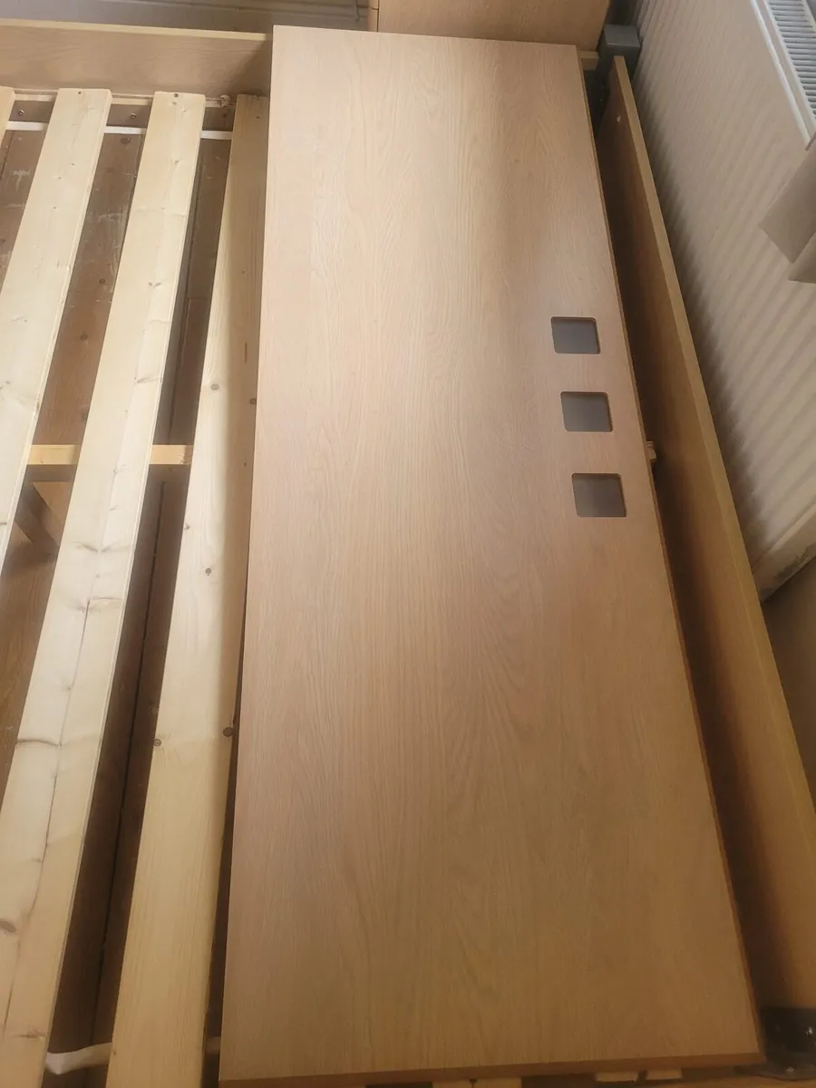 King size bed - Image 1