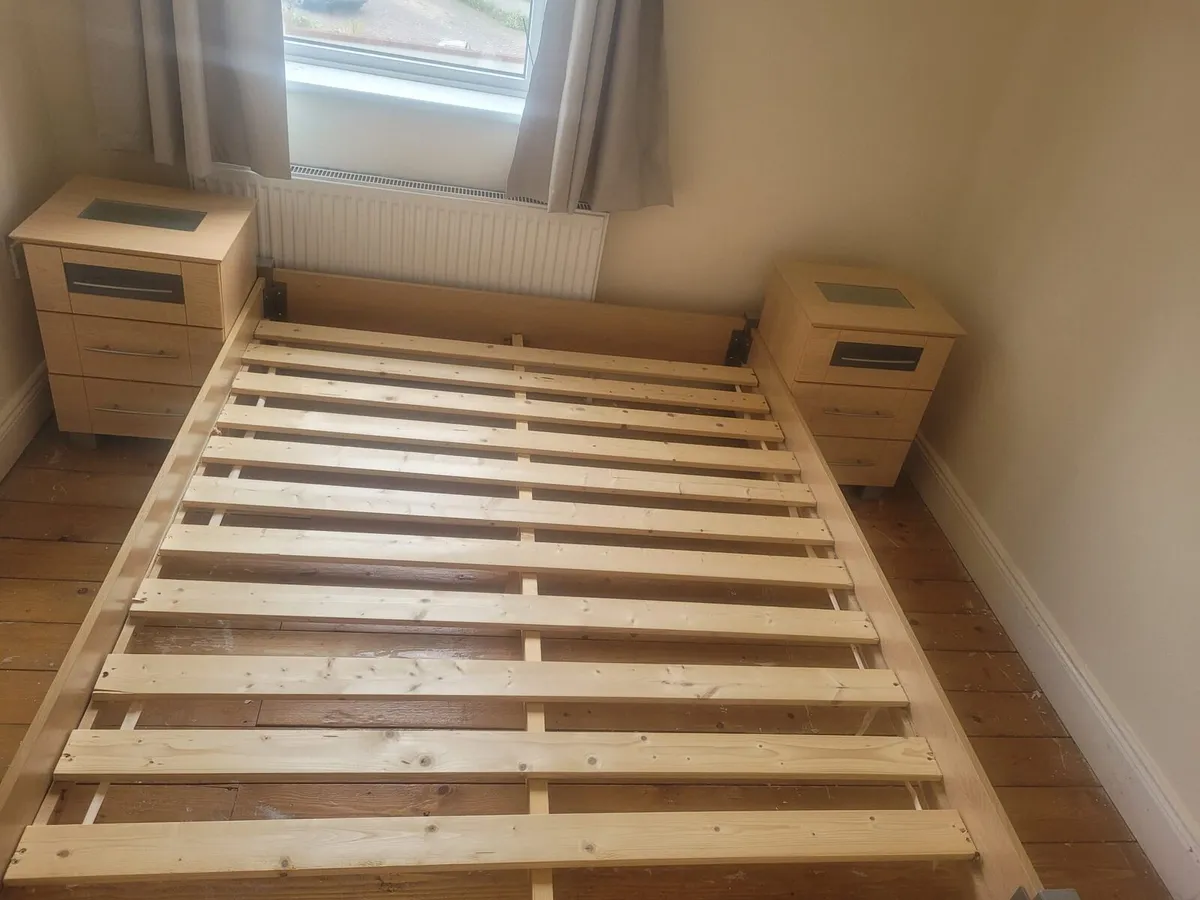 King size bed - Image 3