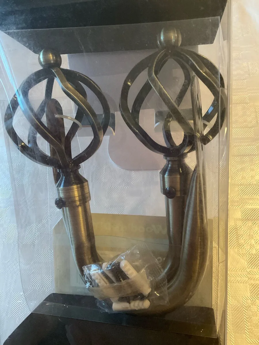 Curtain tie backs. - Image 1
