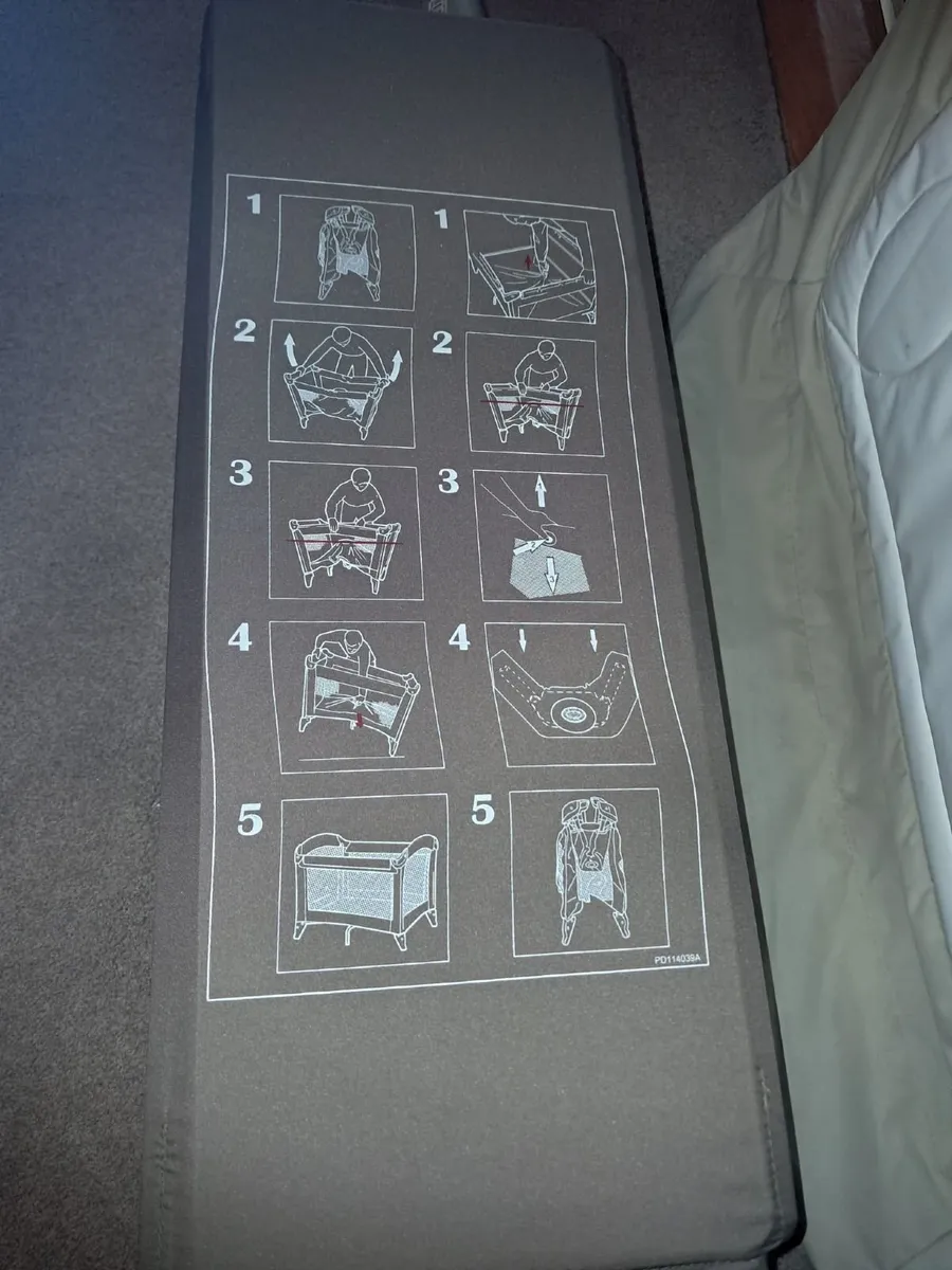 High chair and travel cot - Image 4