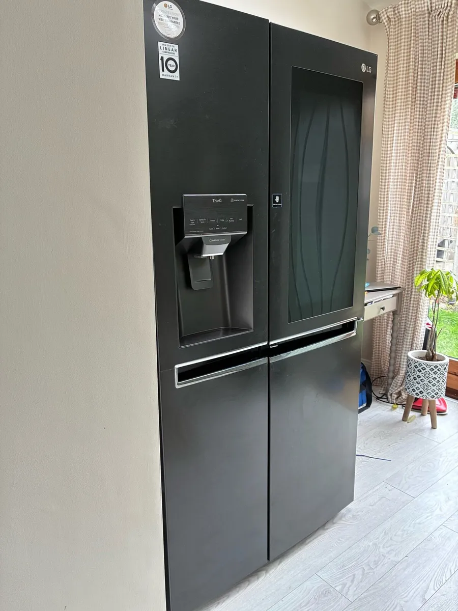 LG instaview door-in-door American fridge freezer - Image 1